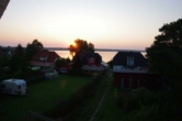 Abendblick in Richtung Bodden - Sonnenhaus - Massives Einfamilienhaus am Breeger Bodden, nahe der Ostsee. Aktuell als Ferienhaus genutzt.