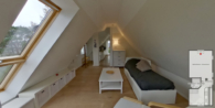 Blick in das Wohn- und Schlafzimmer - Sonnenhaus - Massives Einfamilienhaus am Breeger Bodden, nahe der Ostsee. Aktuell als Ferienhaus genutzt.