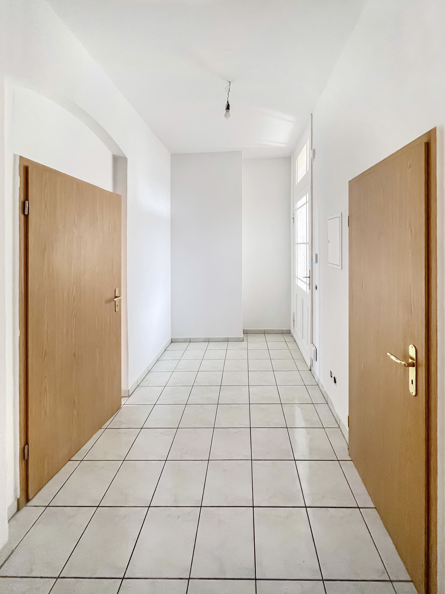 Wohnungsflur mit viel Platz für Garderobe