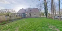 Vor dem Haus