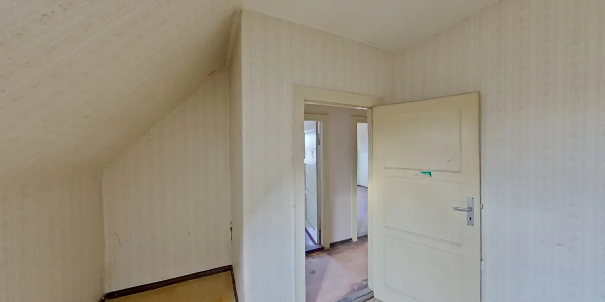 Badezimmer - Blick vom Bad in den Flur