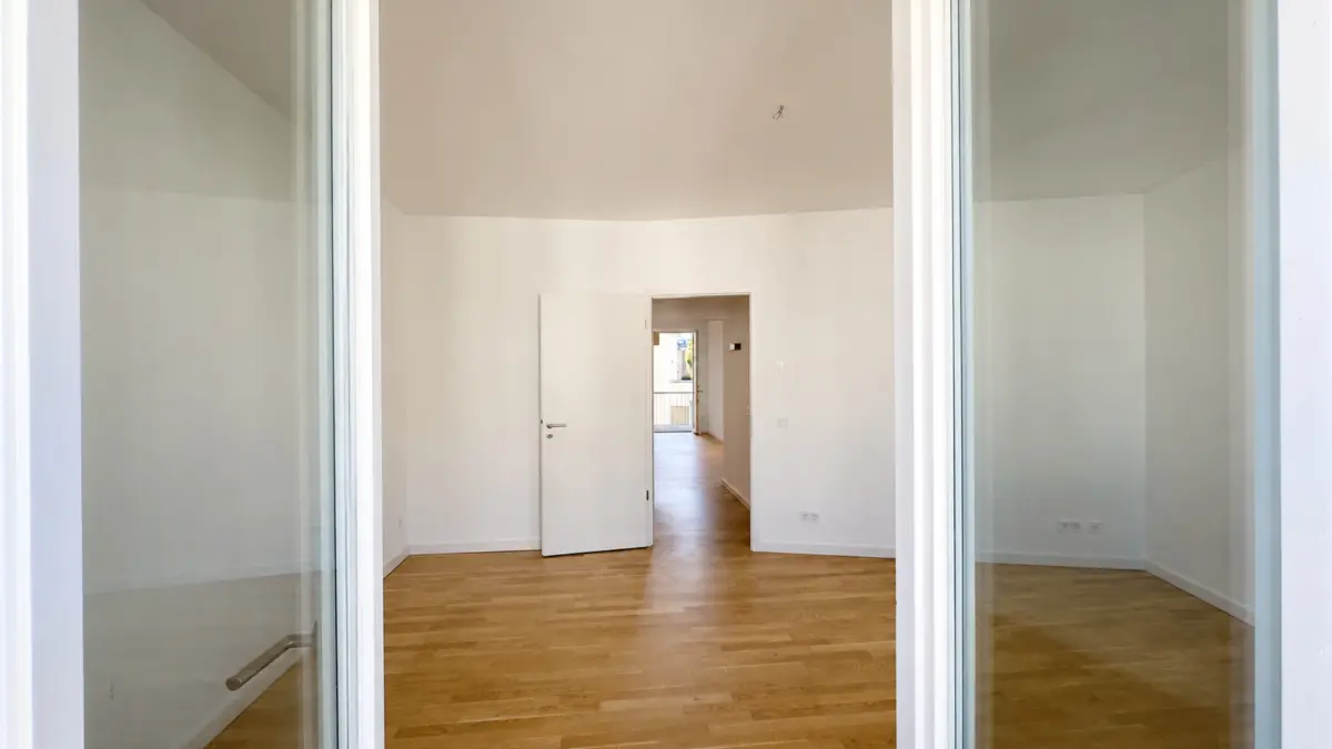 07_Zimmer_Blick_zum_Flur_ARGUS