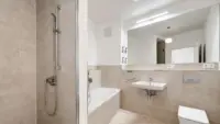 10_Badezimmer_mit_Wanne_und_Dusche_ARGUS
