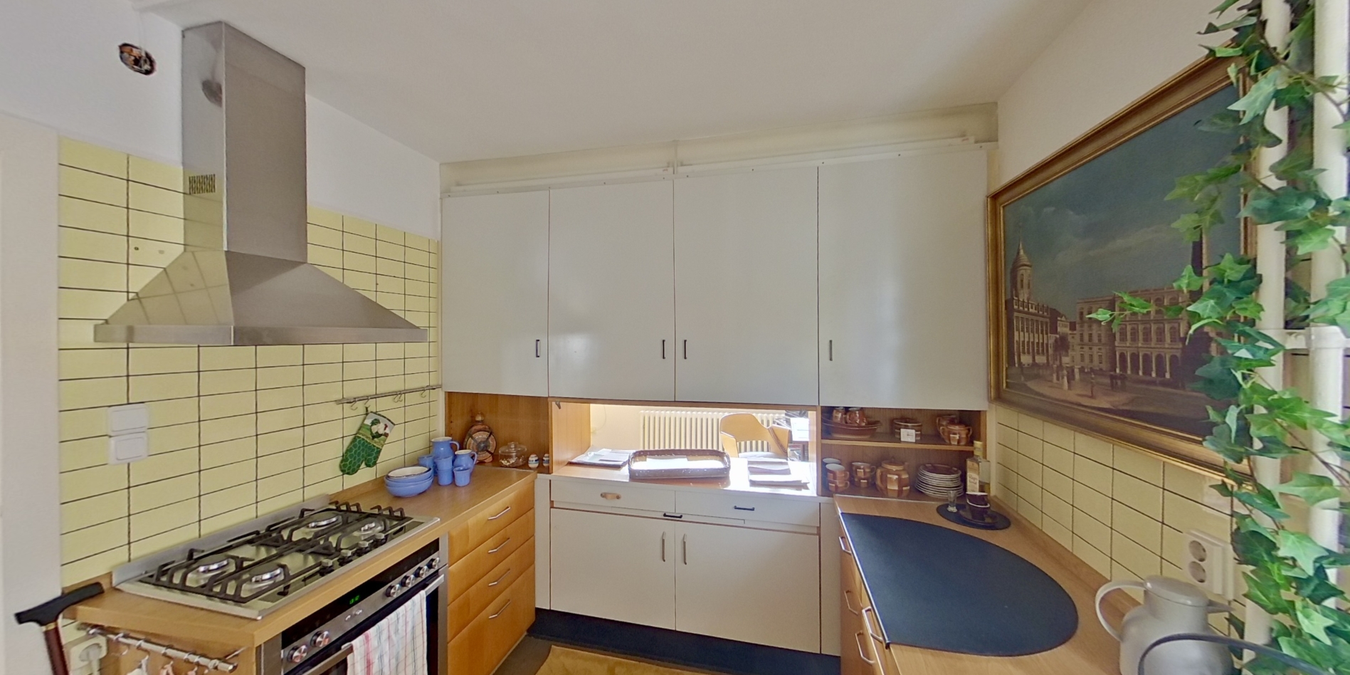Küche - Blick auf die Durchreiche