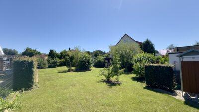 Großes Einfamilienhaus mit Traumgarten + weiteres Baulandgrundstück, 14959 Trebbin, Doppelhaushälfte