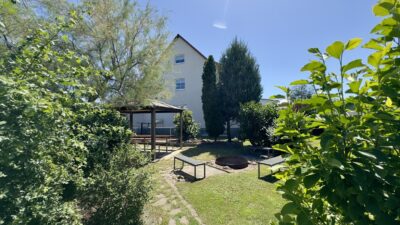 Modernisiertes Haus mit Traumgarten & zusätzlichem Baulandpotenzial, 14959 Trebbin, Doppelhaushälfte