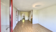 Blick vom Wohnzimmer in Richtung Küche