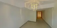 Raum 1 im Souterrain mit Blick in Richtung Flur