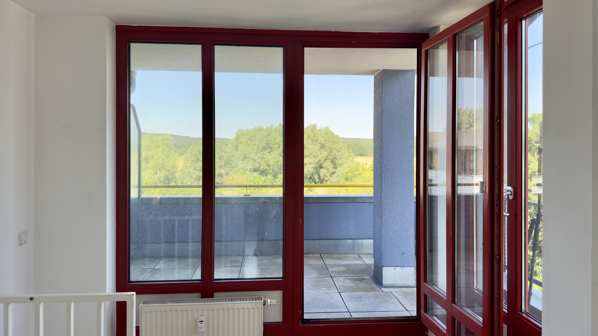 Blick vom Flur auf die Terrasse