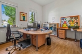 Büro 2 im EG - Modernisiertes Traumdomizil in begehrter Lage. Genügend Platz für zwei Familien!