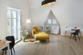 Erstklassige Wohnung zum Erstbezug - Stilvolles & modern möbliertes Apartment in ruhiger Lage von Babelsberg Nord - Blick zum Erker