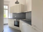 Tolle Altbauwohnung mit neuer EBK, Dielen & Wannenbad - Küche mit neuer EBK und Fenster