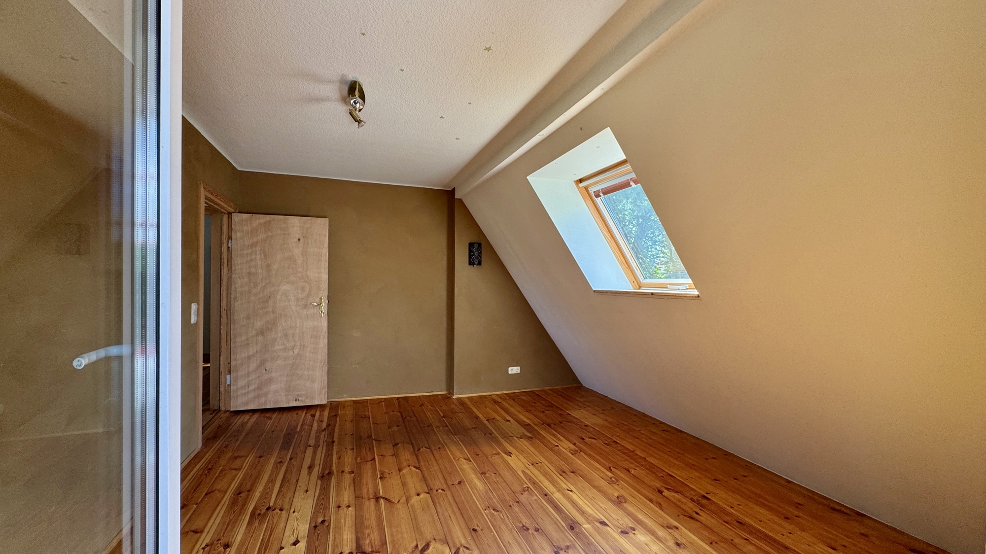 Schlafzimmer (Weitwinkel)