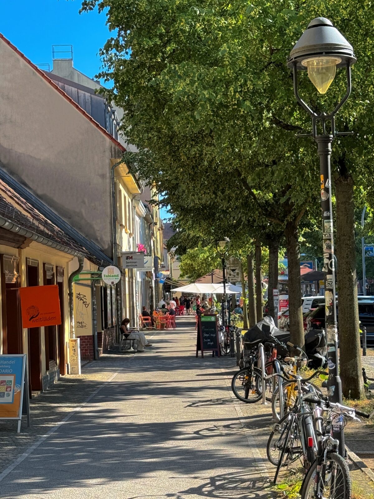 Breiter Gehweg C