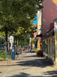 Breiter Gehweg B