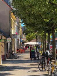 Breiter Gehweg