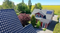 Luftaufnahme rotes haus - Zwei nordische Schwedenhäuser inkl. Saunahaus zur Eigennutzung oder Ferienvermietung