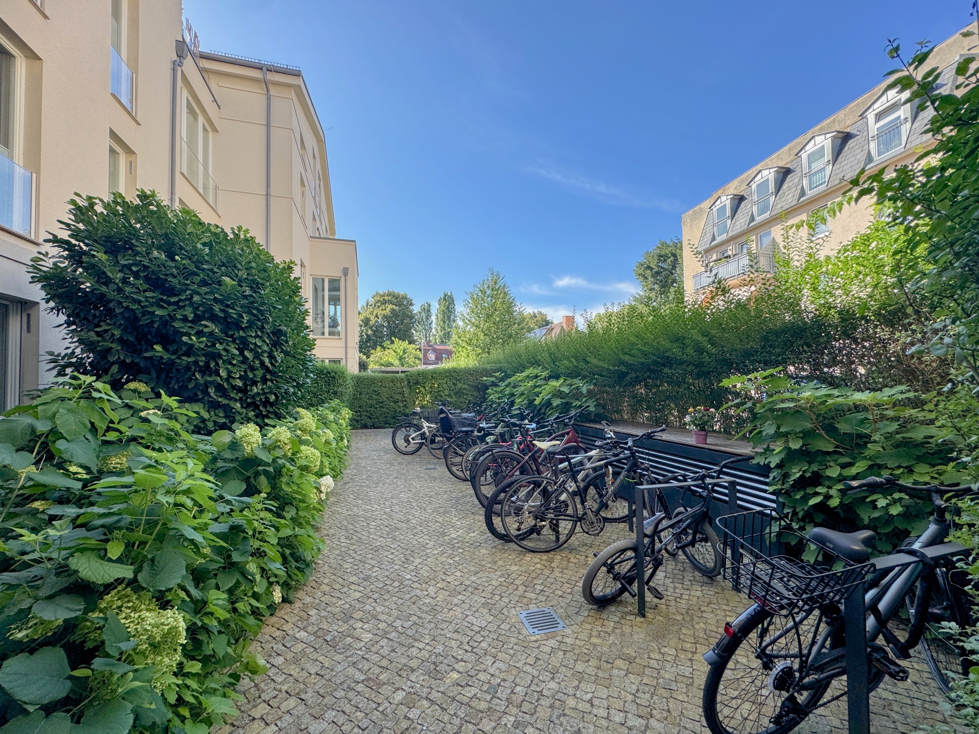 Fahrradabstellplätze, auch überdacht