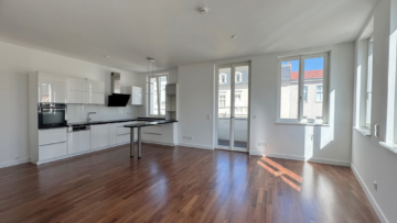 Bezugsfreie Wohnung mit 2 Balkonen, Fahrstuhl, Gäste-WC & Tiefgaragenplatz in Innenstadtlage, 14469 Potsdam, Etagenwohnung