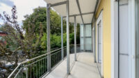 04_Balkon_mit_Gruenblick