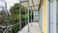 04_Balkon_mit_Gruenblick