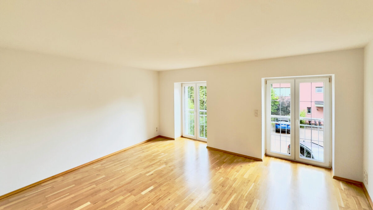 03_Wohnbereich_mit_Fenstertueren