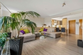 offene Wohnküche - Wohnen am Naturschutzgebiet – Ein-bzw. Zweifamilienhaus mit traumhaften Weitblick, Garage, Sauna & Keller