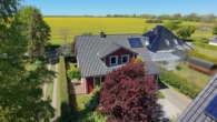 Feldblick - Charmantes rotes Ferienhaus im skandinavischen Stil- traumhafte Lage am Breeger Bodden nahe der Ostsee