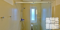 2. Badezimmer - Petterson - Charmantes rotes Ferienhaus im skandinavischen Stil- traumhafte Lage am Breeger Bodden nahe der Ostsee