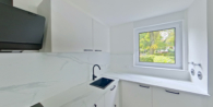 Küche vor dem Fenster - Exklusive 2-Zimmer-Wohnung mit Gartenanteil im Villenviertel von Potsdam-Babelsberg