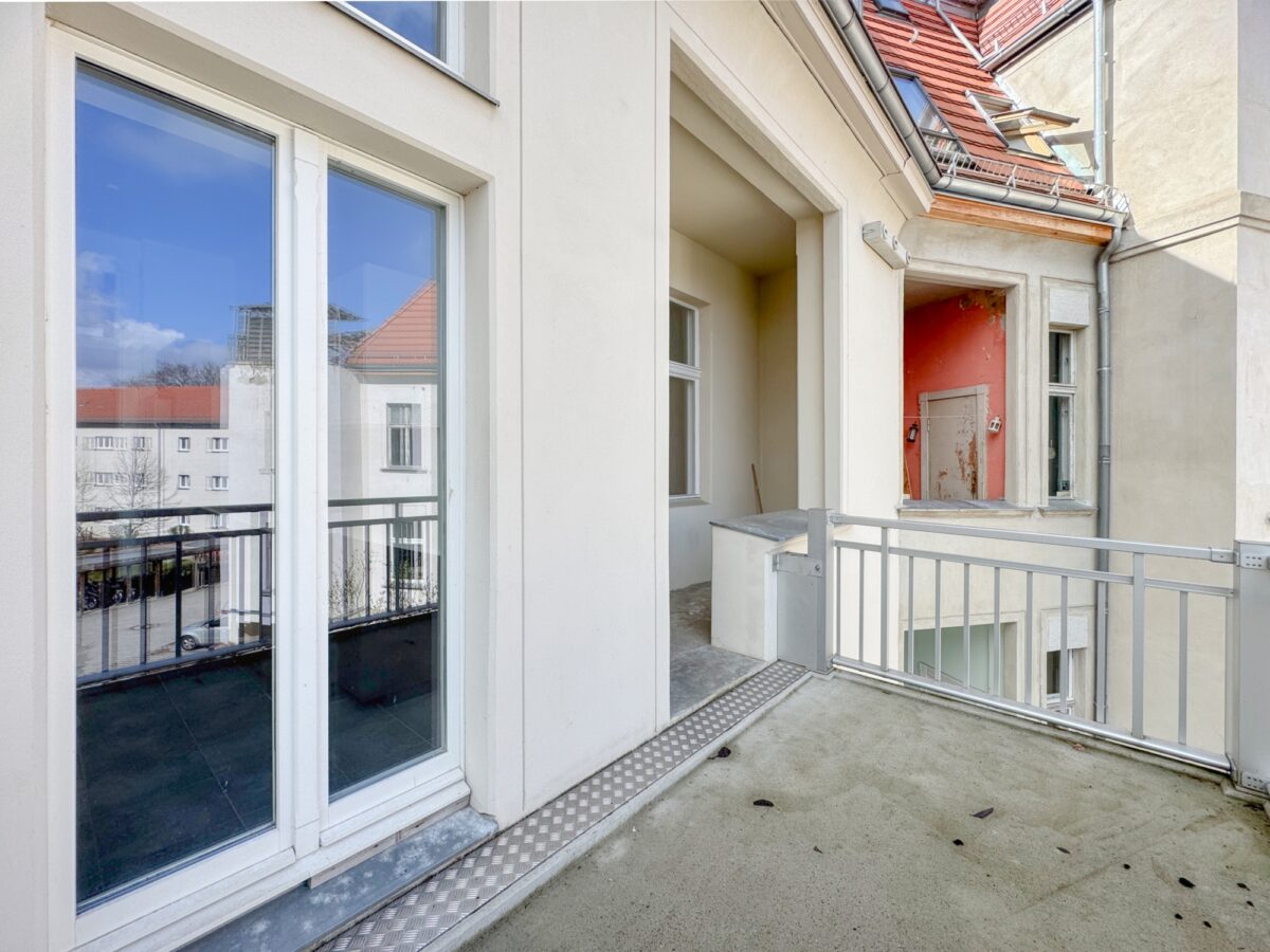 Balkon mit Blick zur Loggia