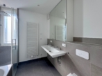 Masterbad - Moderne Wohnung mit 2 Balkonen, Fahrstuhl, Gäste-WC & Tiefgaragenplatz (Wallbox)