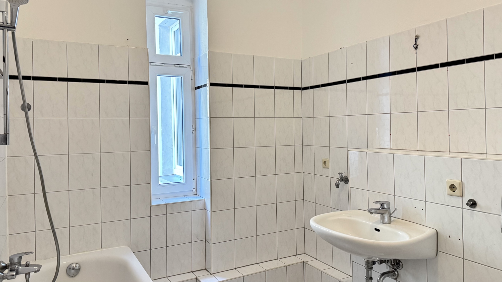 Badezimmer mit Fenster