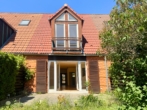 Blick vom Garten - Bezugsfreies Familienidyll – vollunterkellertes Reihenhaus mit kleinem Garten