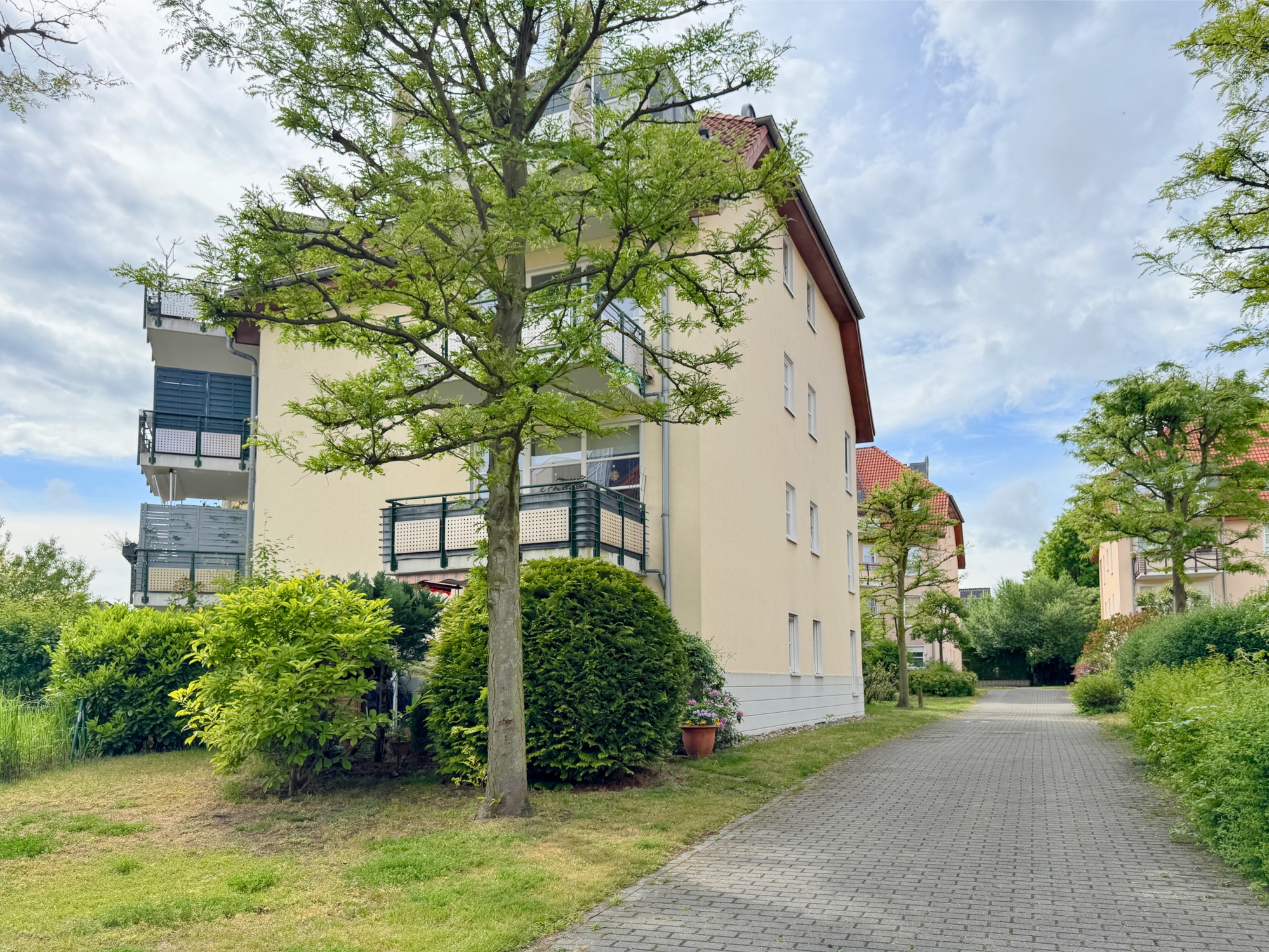 seitliche Hausansicht