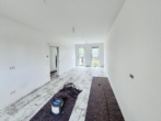 EG: Wohnzimmer- Haus 8B - Erstbezug: Modernes Reihenhaus mit 2 Bädern, Vorgarten, Stellplätzen & großem Gemeinschaftshof