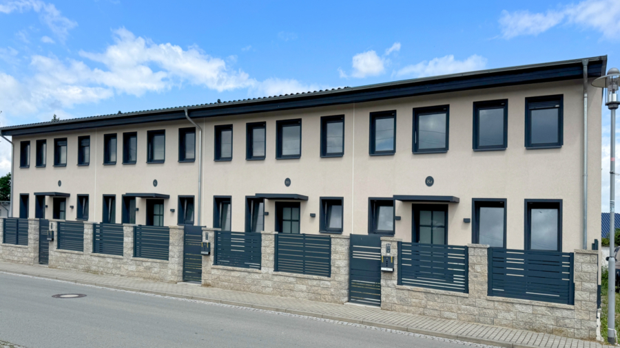 Erstbezug: Modernes Reihenhaus mit 2 Bädern, Vorgarten, Stellplätzen & großem Gemeinschaftshof, 14789 Wusterwitz, Reihenhaus