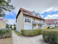 rückwärtige Hausansicht mit Balkonen