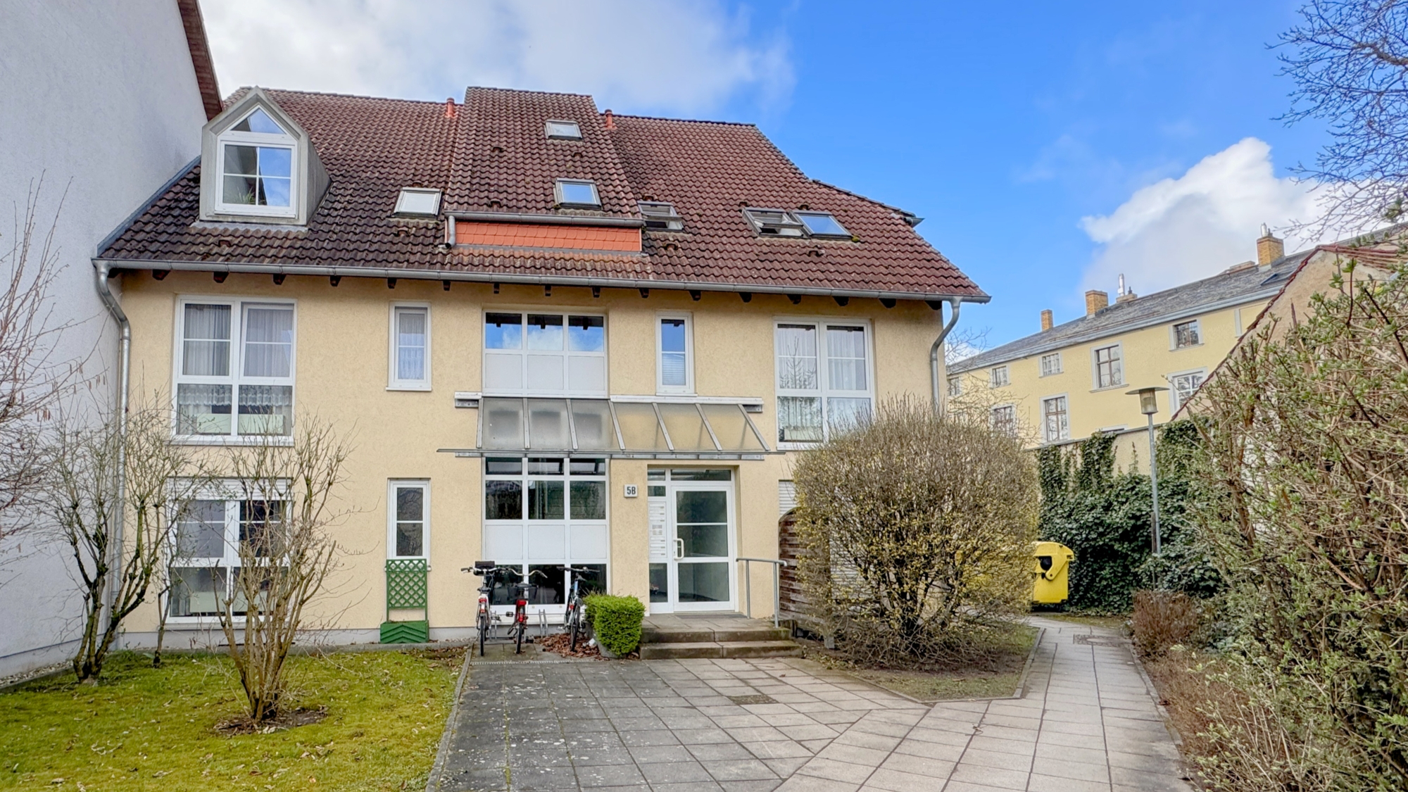 Ansicht vor dem Haus