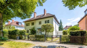 Bezugsfreies Familienidyll in bester Lage von Zehlendorf mit Südgarten & Garage, 14169 Berlin, Doppelhaushälfte