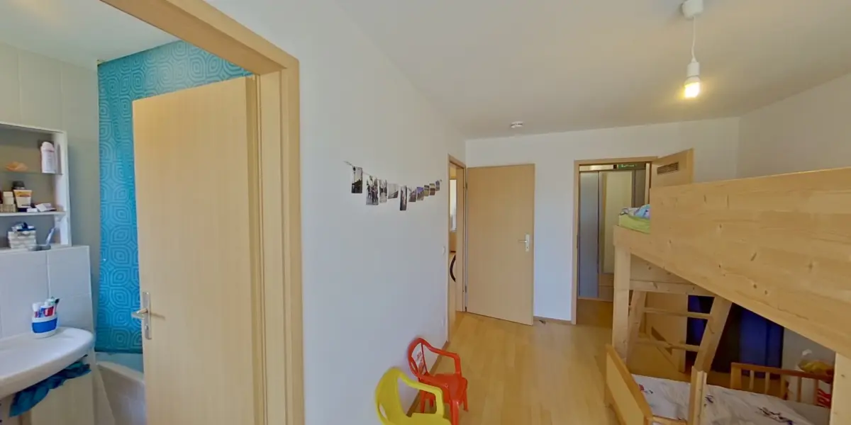 Bade- und Schlafzimmer - Weitwinkel