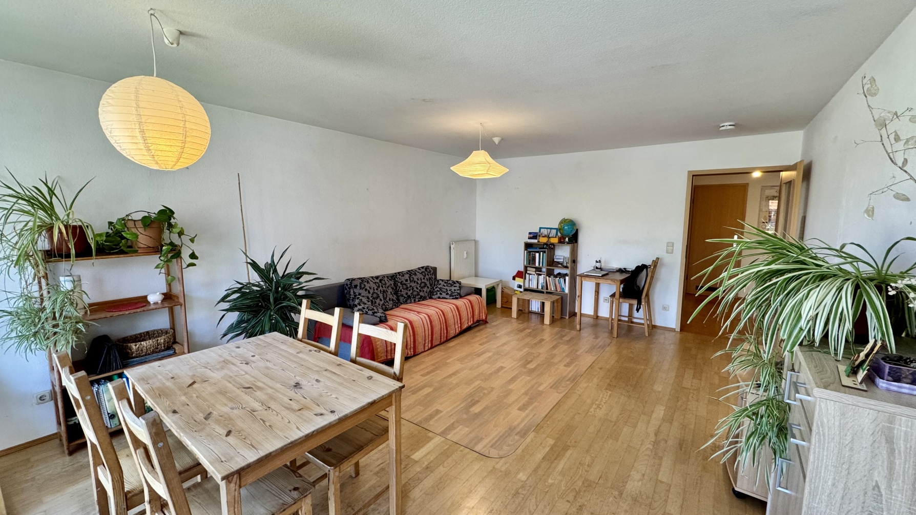 Wohnzimmer Blickrichtung Flur - Weitwinkel